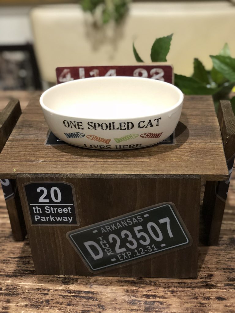 ワンコの餌用テーブル