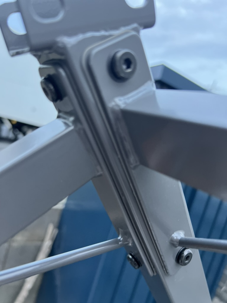 グンノンの金具取り付け