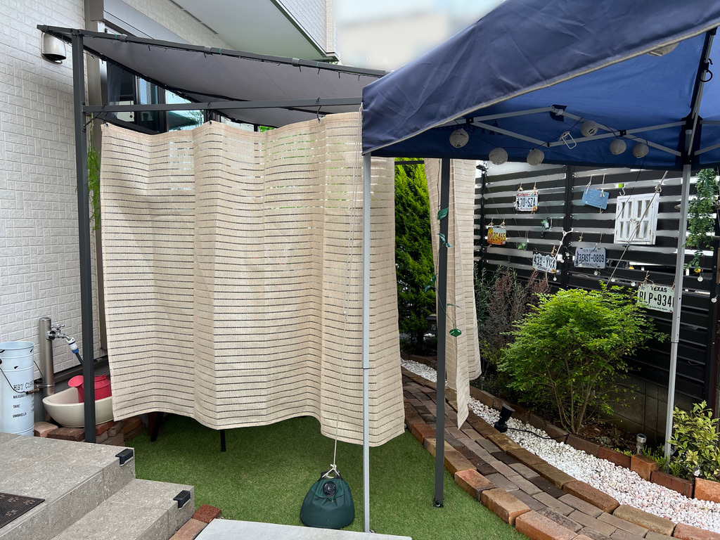 ガゼボにシェードカーテンを取り付ける 