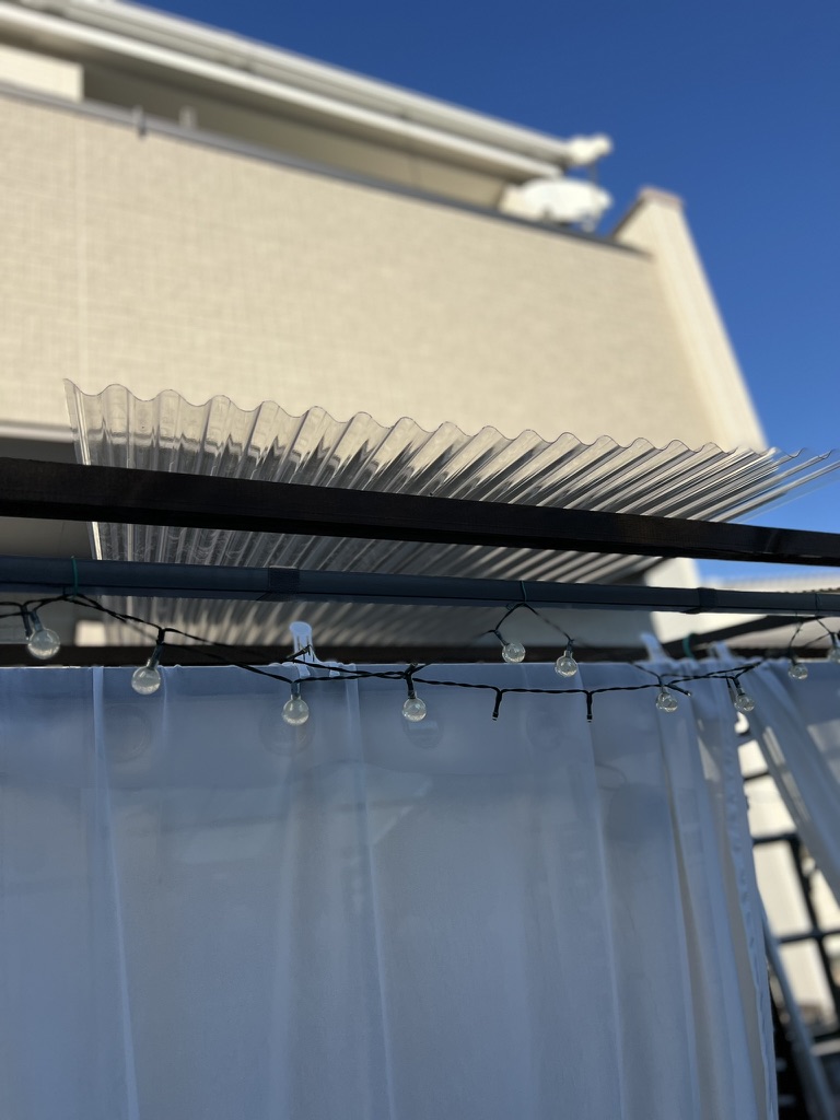 ポリカ波板を乗せる