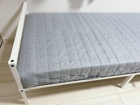 IKEAのベッドとマットレス